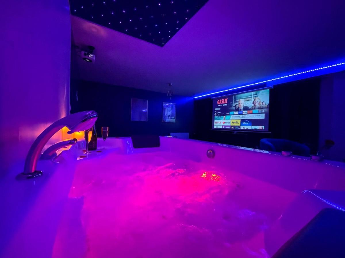 Spa Sous Les Etoiles - Cinema - Netflix - Parking - Gare Amiens Exterior foto