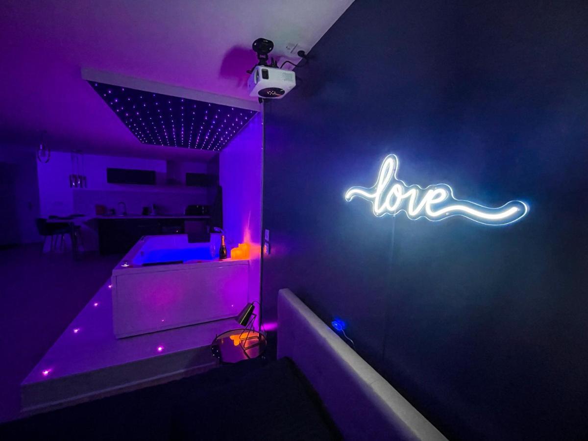 Spa Sous Les Etoiles - Cinema - Netflix - Parking - Gare Amiens Exterior foto